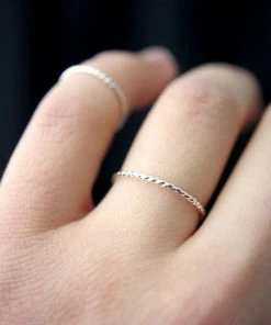 HANNAH NAOMI NEW IN THICK TWISTED STACKING RING