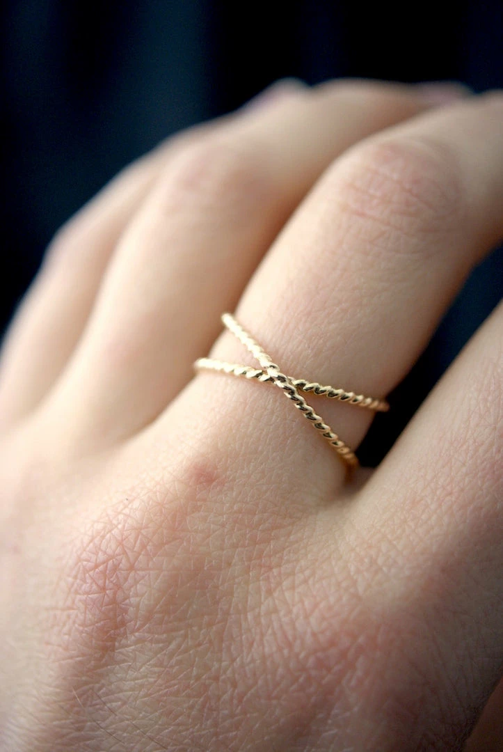HANNAH NAOMI TWISTED X RING