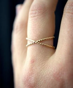 HANNAH NAOMI TWISTED X RING