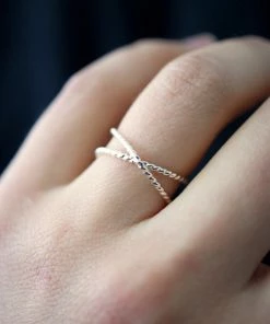 HANNAH NAOMI NEW IN TWISTED X RING