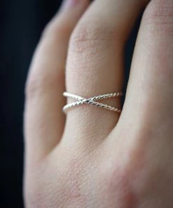 HANNAH NAOMI NEW IN TWISTED X RING