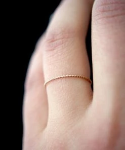 HANNAH NAOMI NEW IN TWISTED THIN STACKING RING